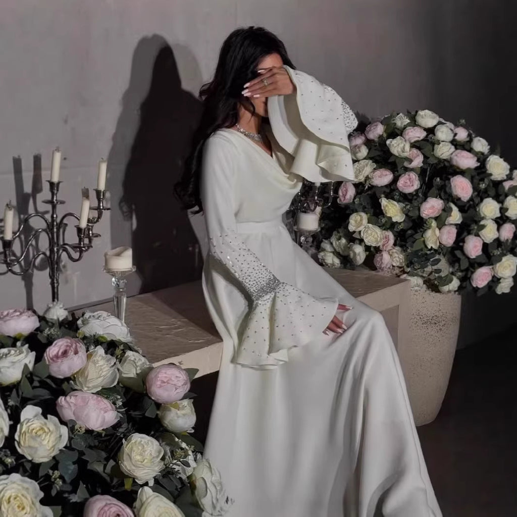 Elegant White Long Sleeve Fitted Wedding Dress Gown Loose Clothing