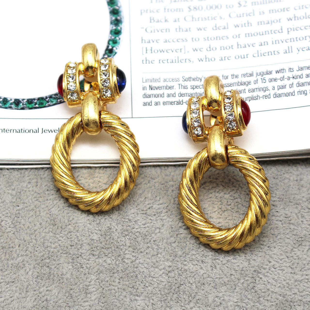 Light luxury niche design earrings vintage vintage round temperament earrings female trend