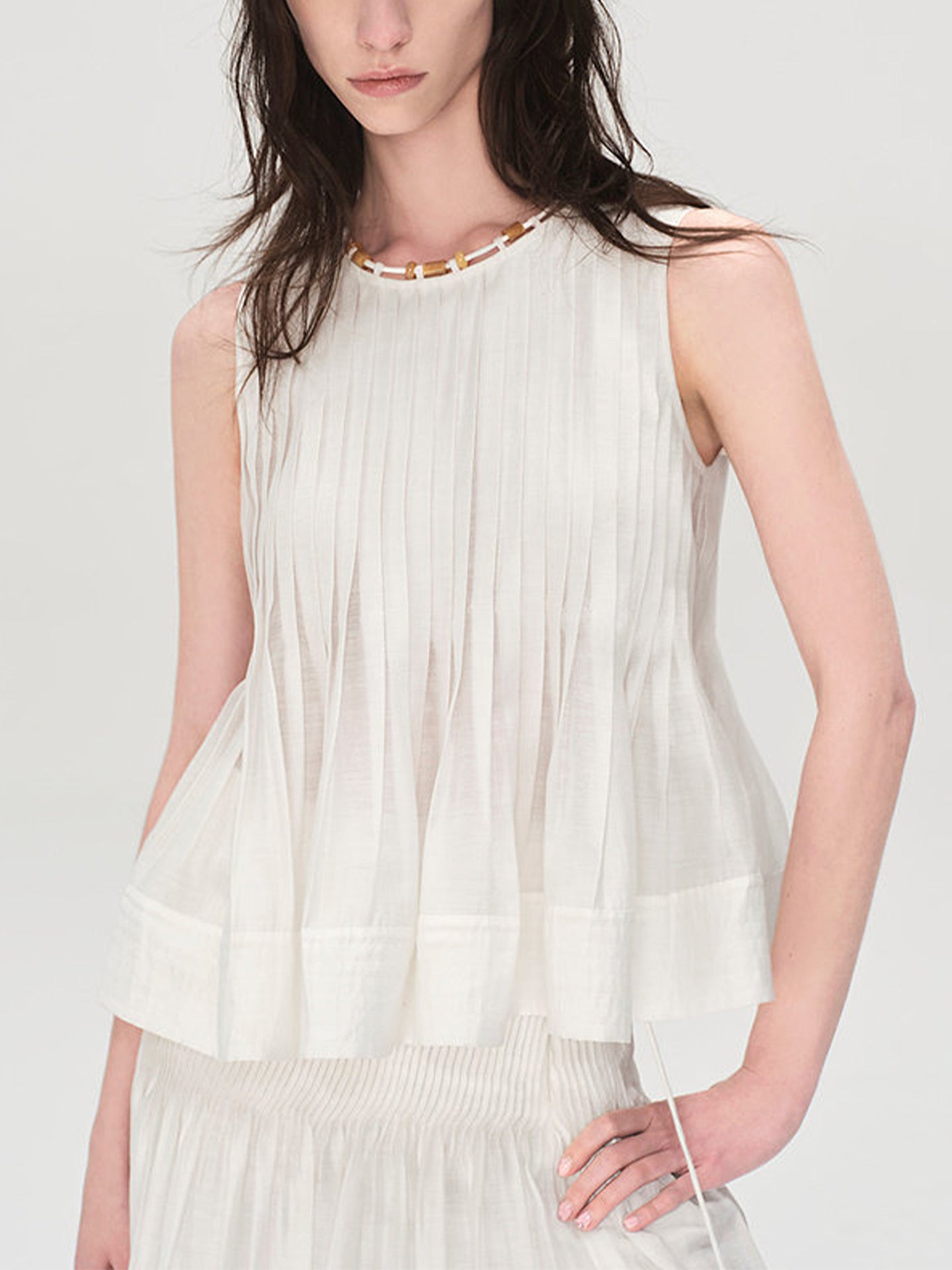 Elegant Ruffled Lace Sleeveless Blouse for Women with Round Neck and Beaded Decoration