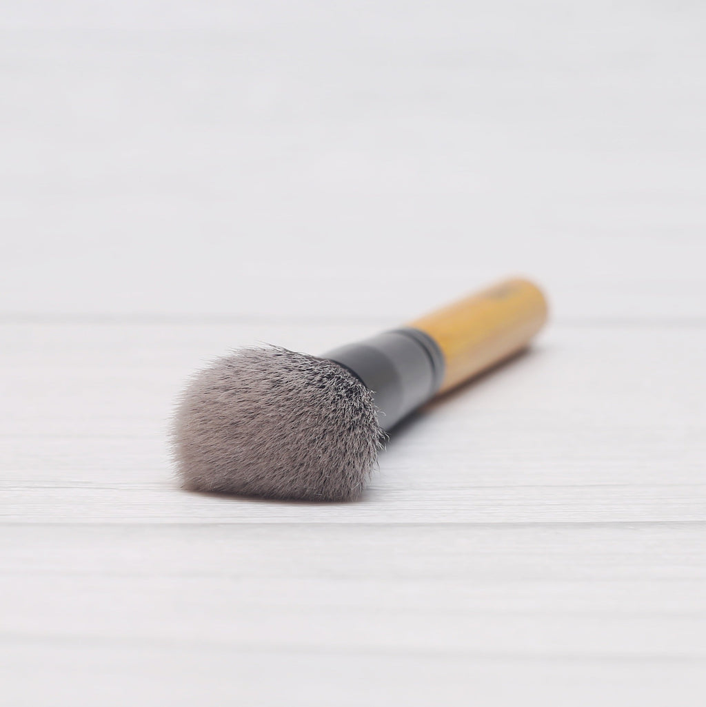 Flawless Highlighter Brush - Eco-friendly & Vegan