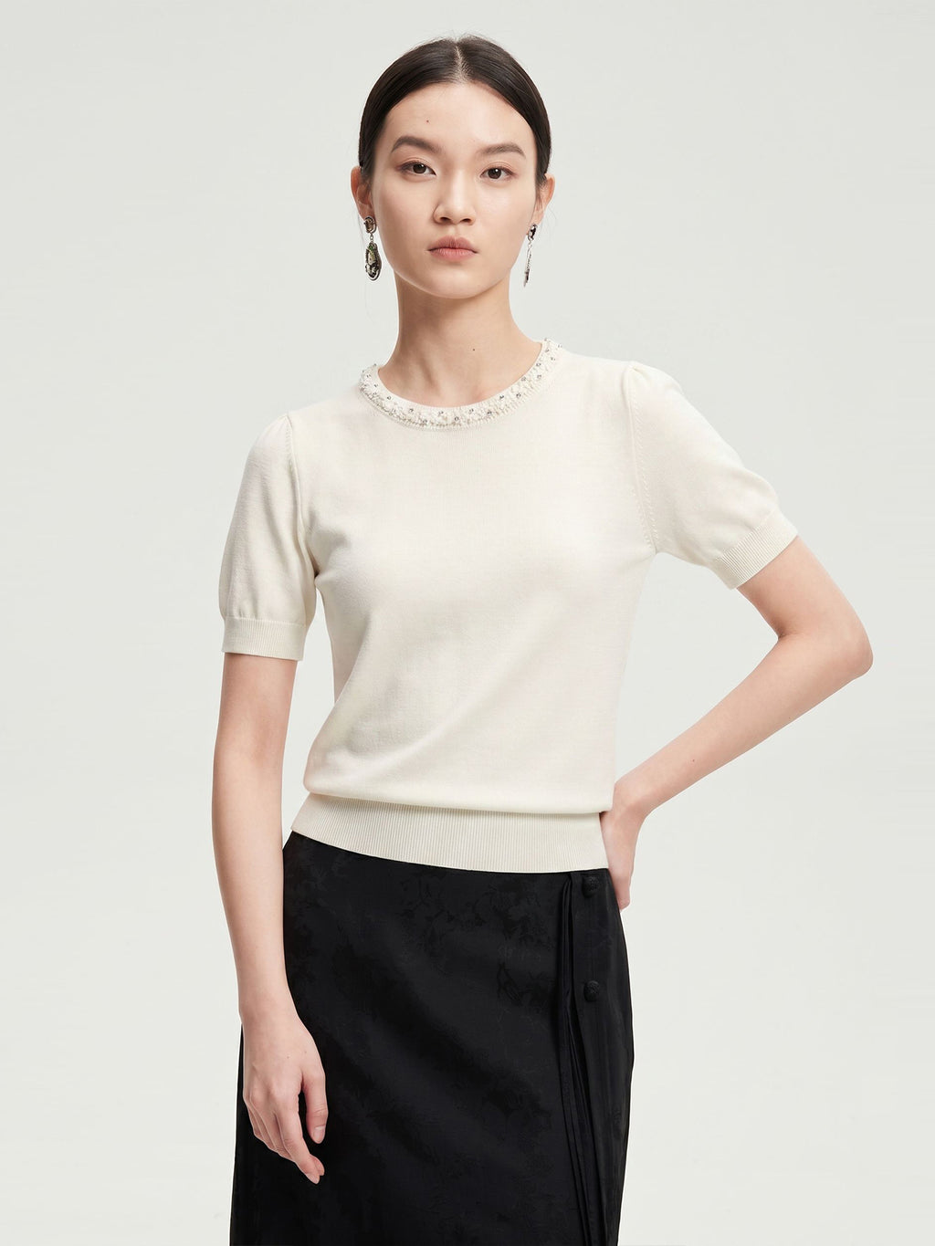 Fashion Embellished Beaded Round Neck Solid Color Knit Short Sleeve T-Shirt for Women Summer Stylish Slim Fit Top