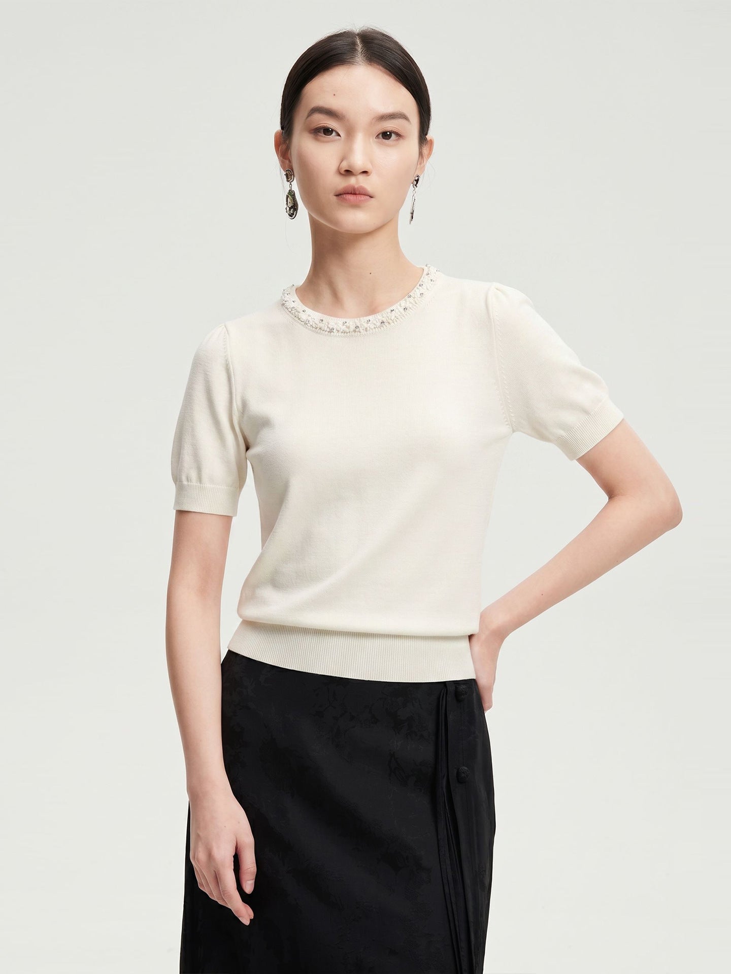 Fashion Embellished Beaded Round Neck Solid Color Knit Short Sleeve T-Shirt for Women Summer Stylish Slim Fit Top