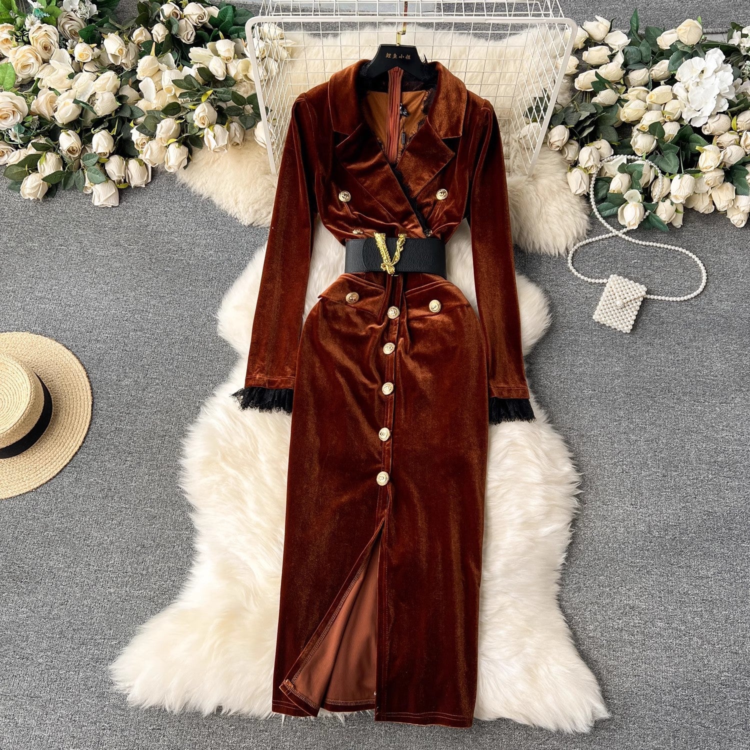 Yujie retro long sleeved gold velvet dress for women, high-end light luxury temperament, suit collar, cinched waist, metal buckle