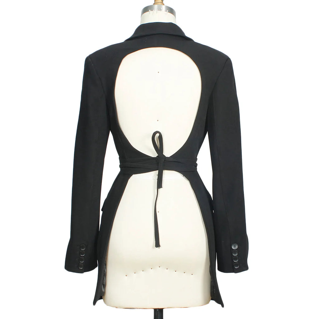 Light luxury-style suit with a temperament for showing off on the street featuring a casual design and an open-back look