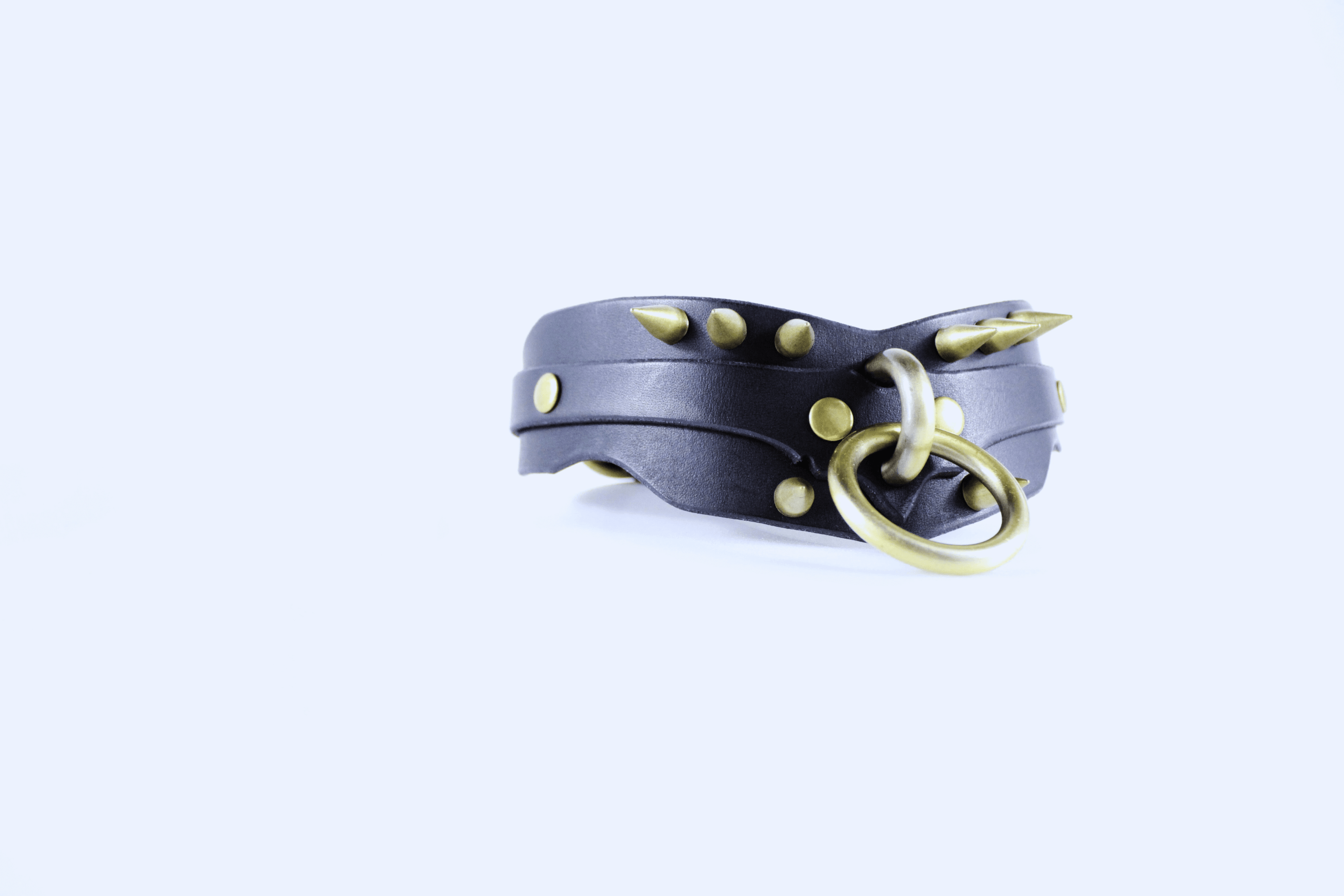 Spiked BDSM Collar – Sculpted Leather Choker of Power and Elegance