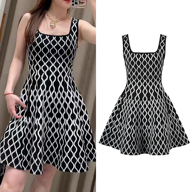New niche design water ripple contrasting color waist slimming fashion suspender dress