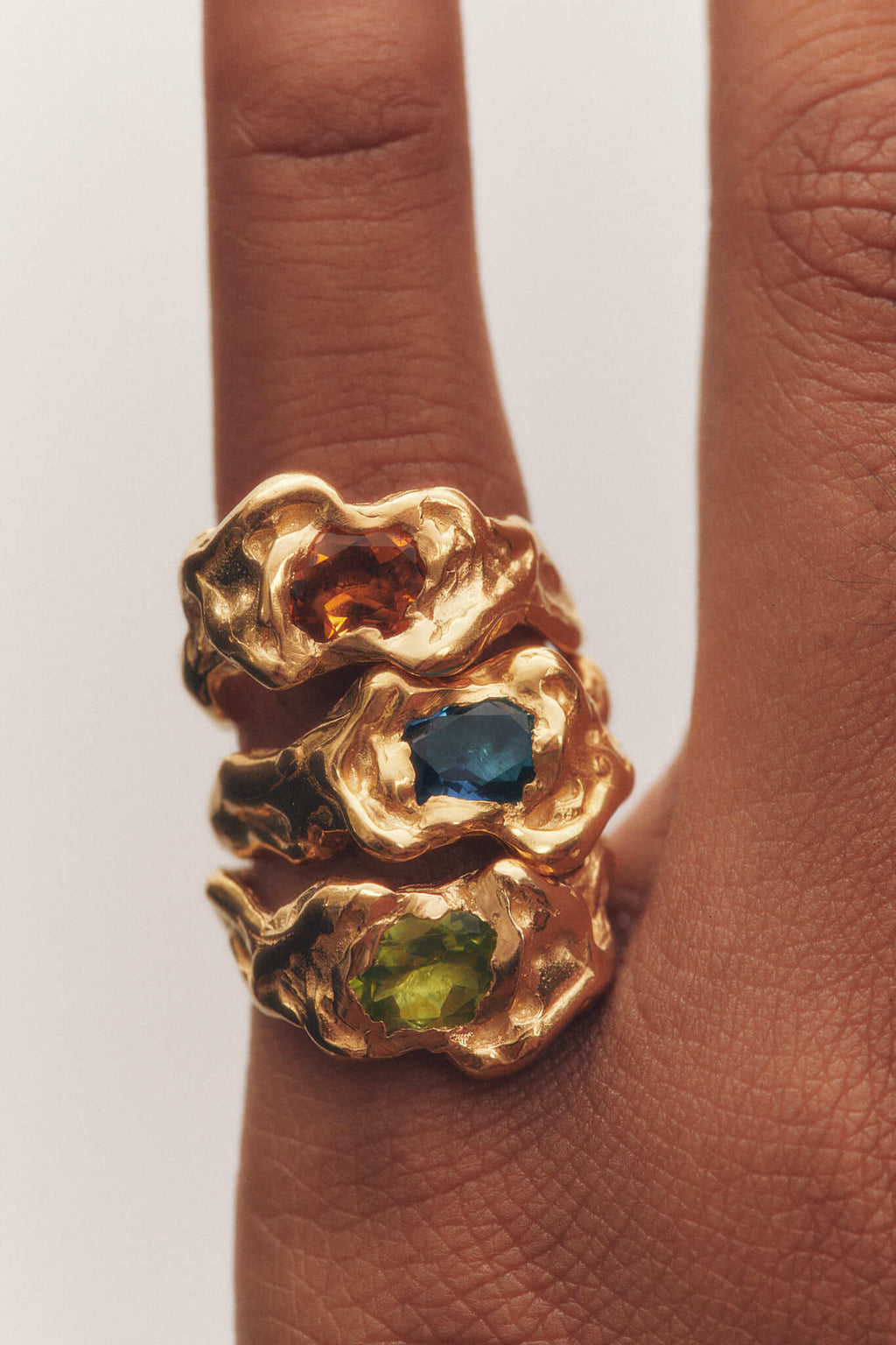 Retro inlaid gemstone ring