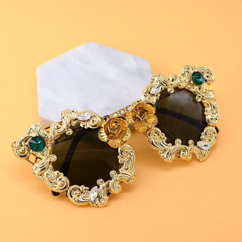 Cat Eye Sunglasses Women Luxury Gold Hollow Diamond Frame Brand Designer Sunglasses for Ladies Girls Shades