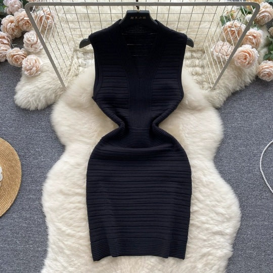 Summer new sleeveless knitted vest skirt with thin pleat design, light luxury, waist cinching, slim fit, hip hugging dress for women