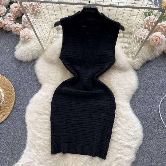 Summer new sleeveless knitted vest skirt with thin pleat design, light luxury, waist cinching, slim fit, hip hugging dress for women