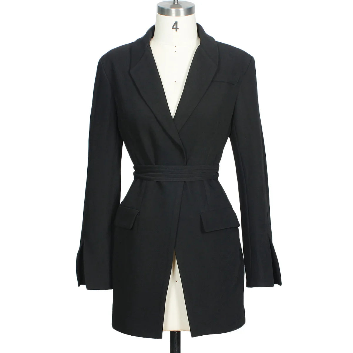 Light luxury-style suit with a temperament for showing off on the street featuring a casual design and an open-back look