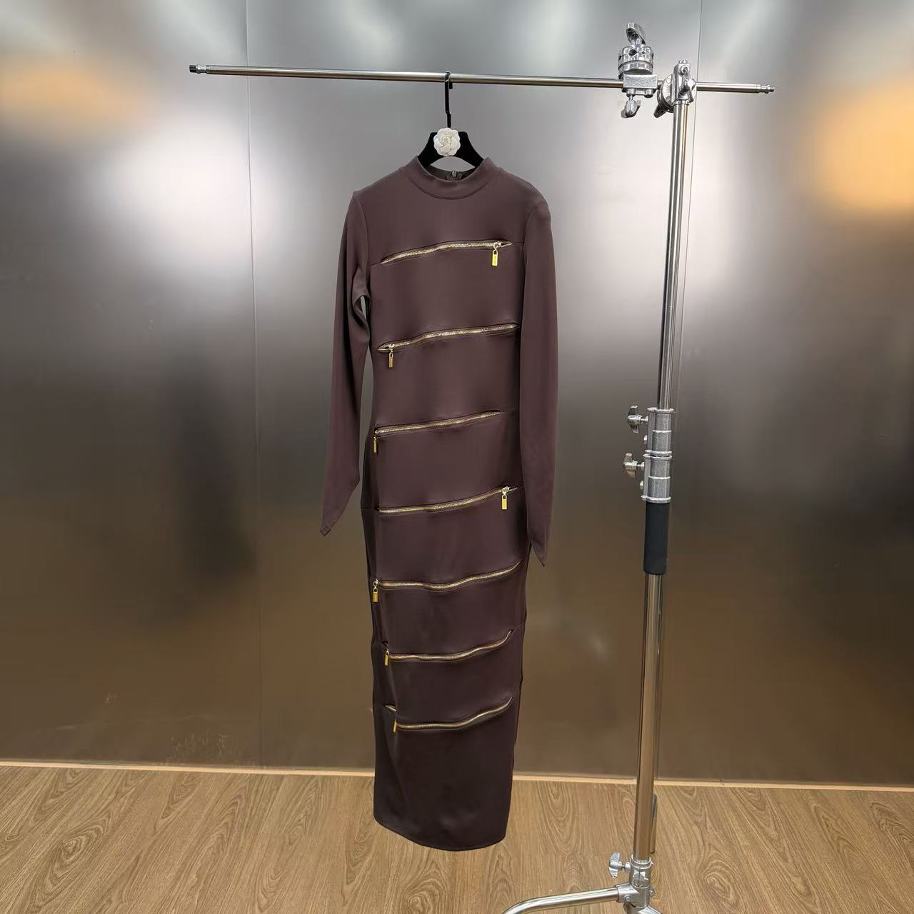 Small stand collar long sleeved multi zipper design waist cinching long dress