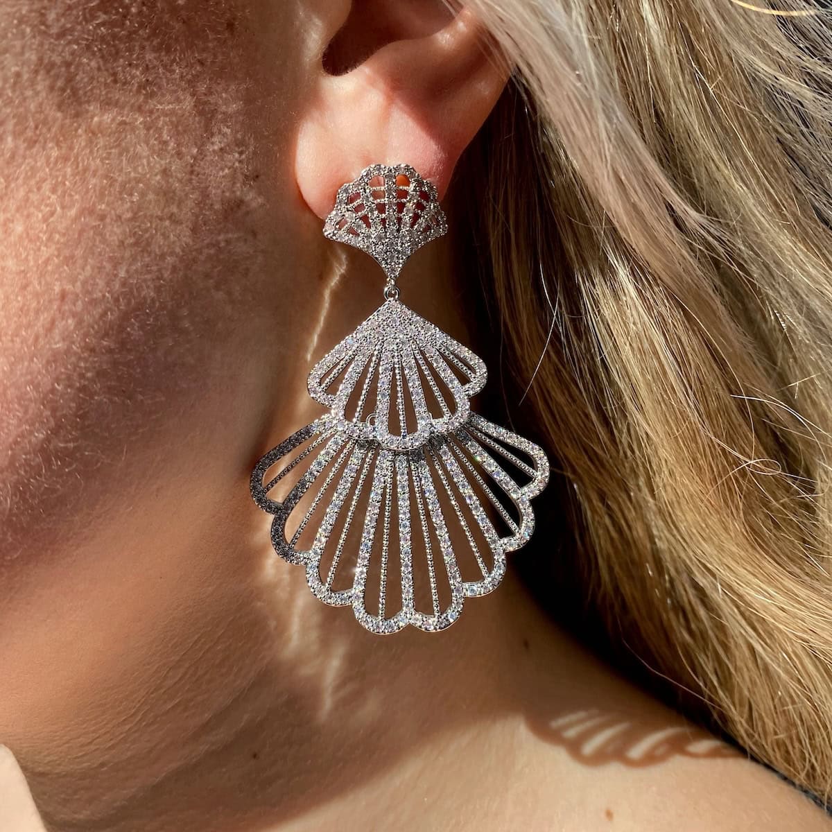 Fan-shaped earrings