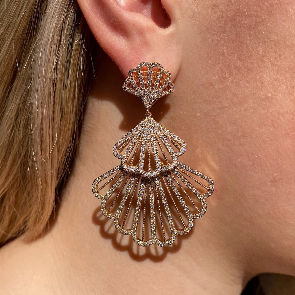 Fan-shaped earrings