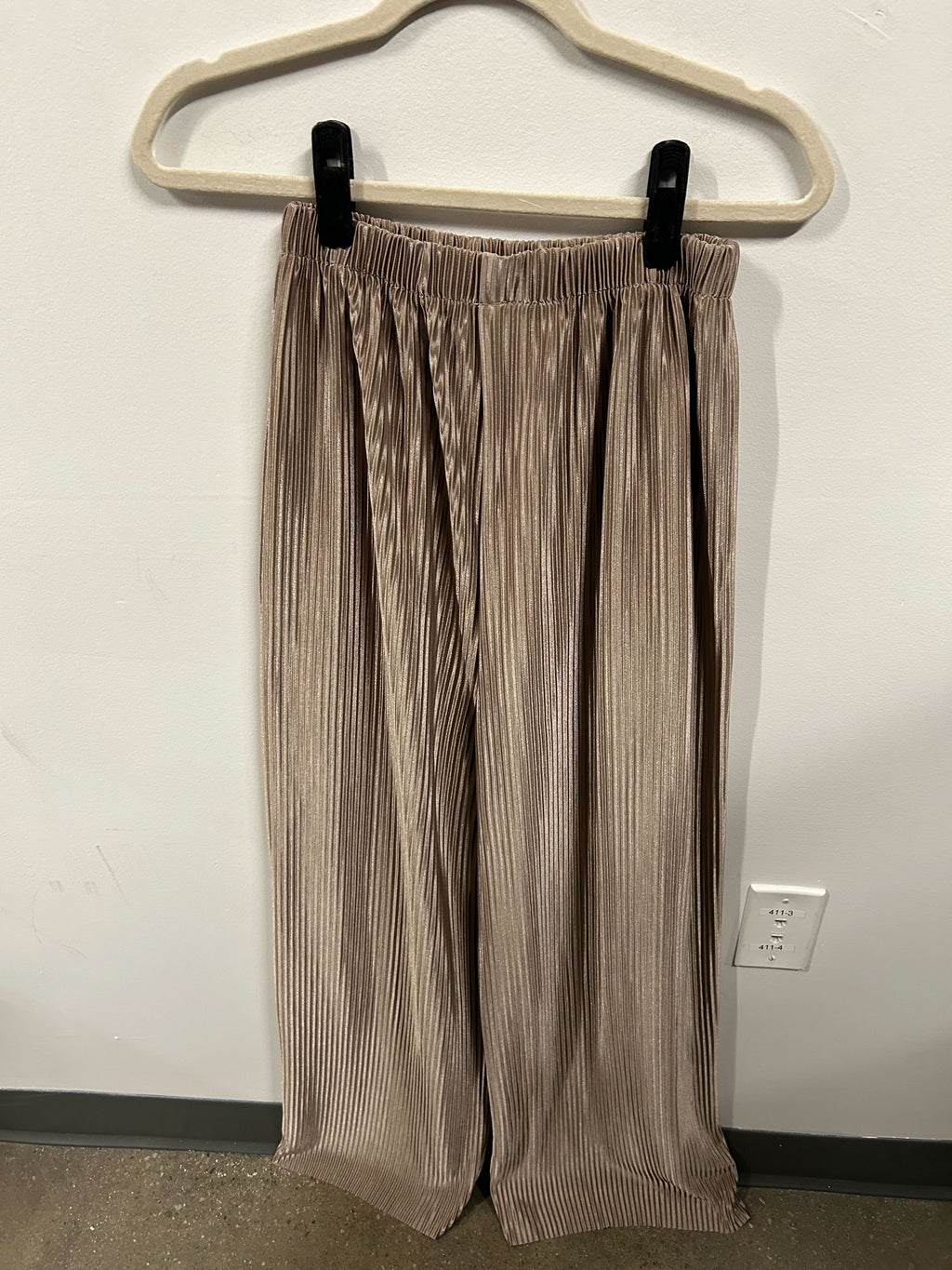 Champagne Gold Plissé Lounge Set-2