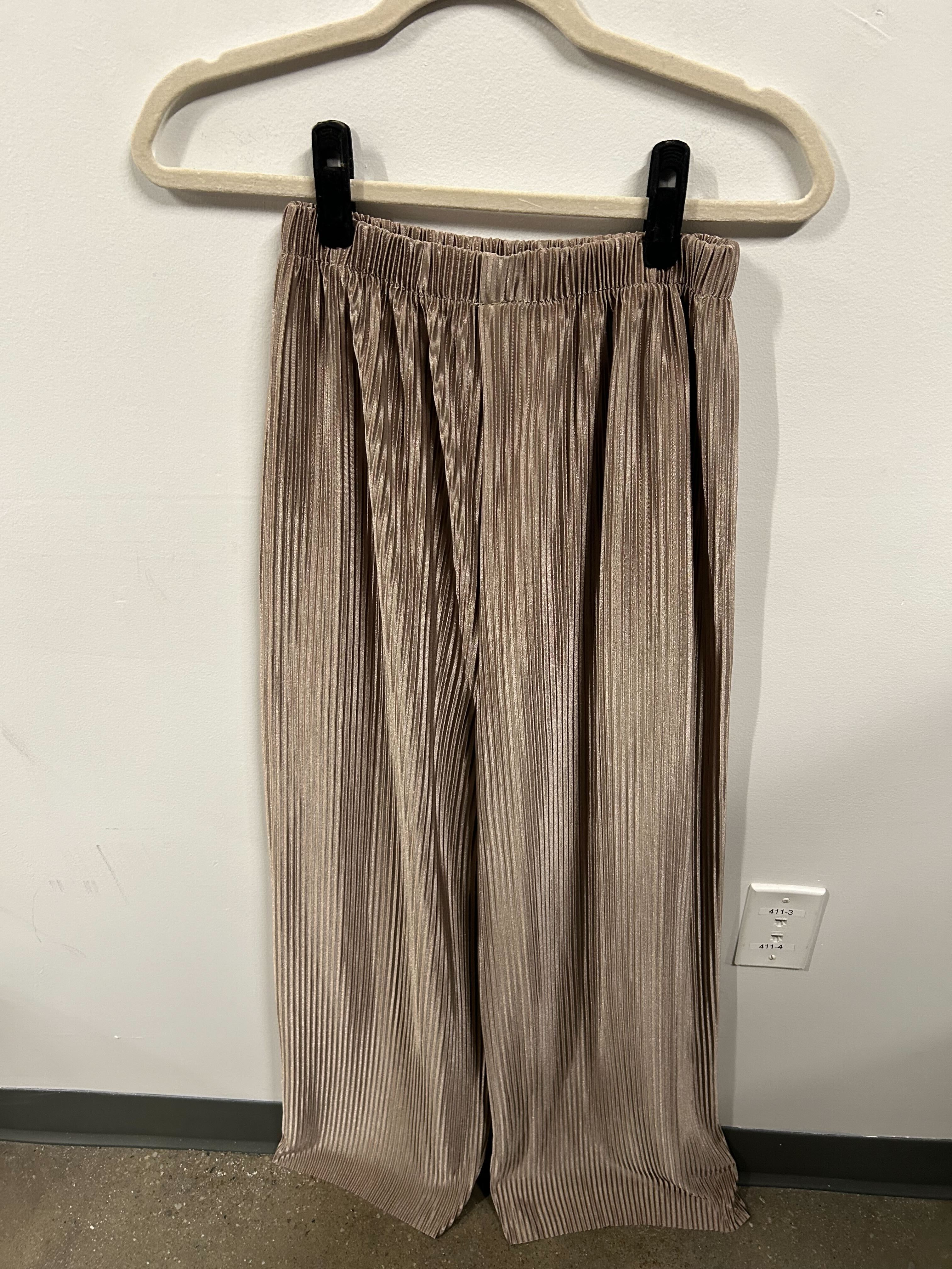 Champagne Gold Plissé Lounge Set-2