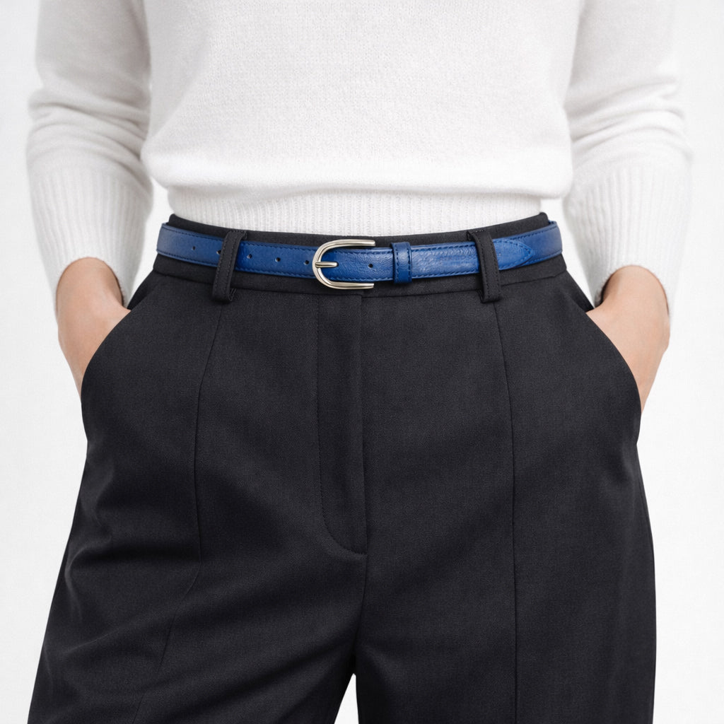 RB4016D | Women's Belt Made in Italy in Genuine Saffiano Leather. Polished Silver Buckle. Color: Blue. Dimensions: 115 x 2.5 x 0.5 cm (waistline 100 cm)
