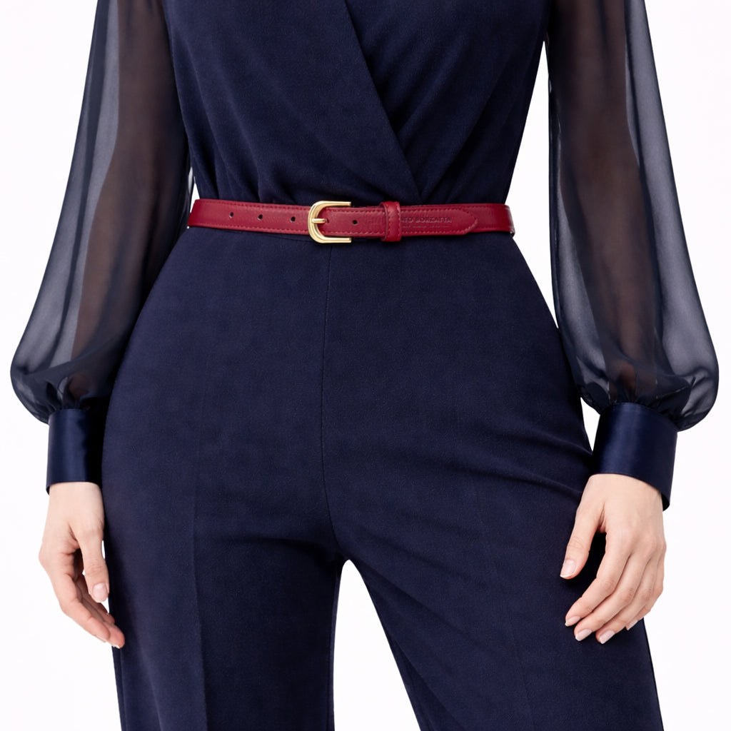 RB4021Q | Women's Belt Made in Italy in Genuine Dollar Grain Leather. Polished Gold-Finish Buckle. Ruby Color. Dimensions: 115 x 2.0 x 0.5 cm (waistline 100 cm)