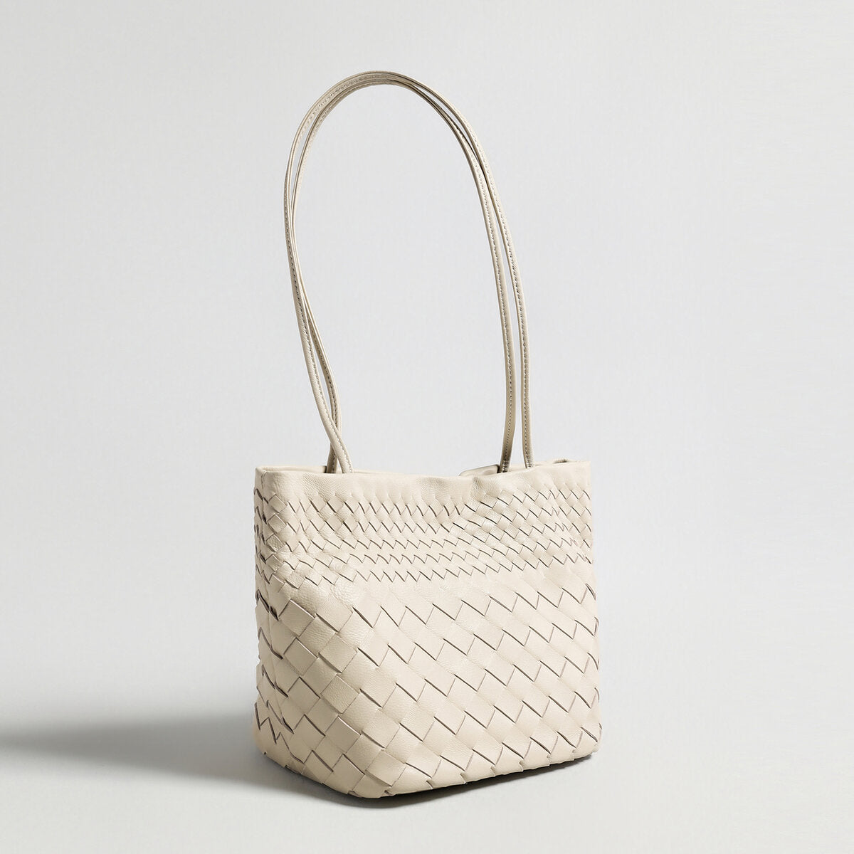 Handwoven Artisanal Leather Tote – Large Capacity Soft Structured Shoulder Bag