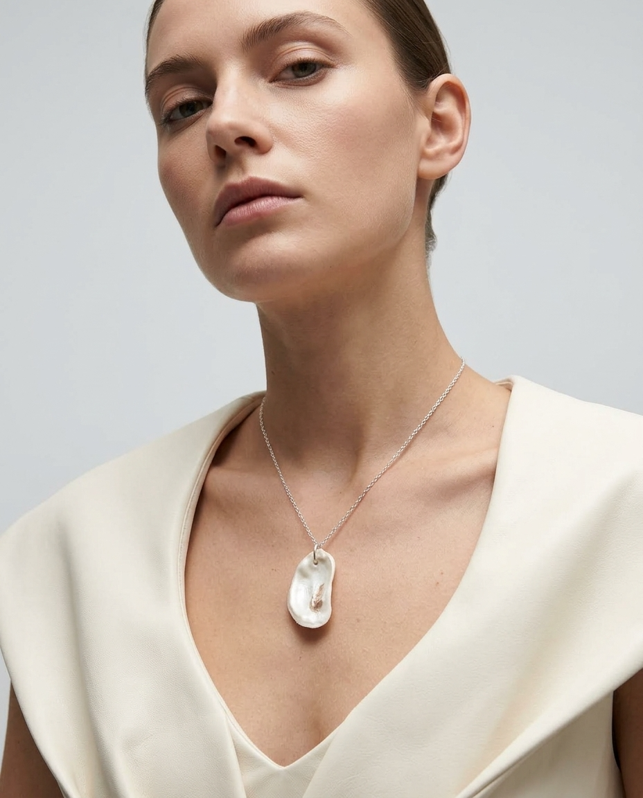 Wren Pendant Necklace