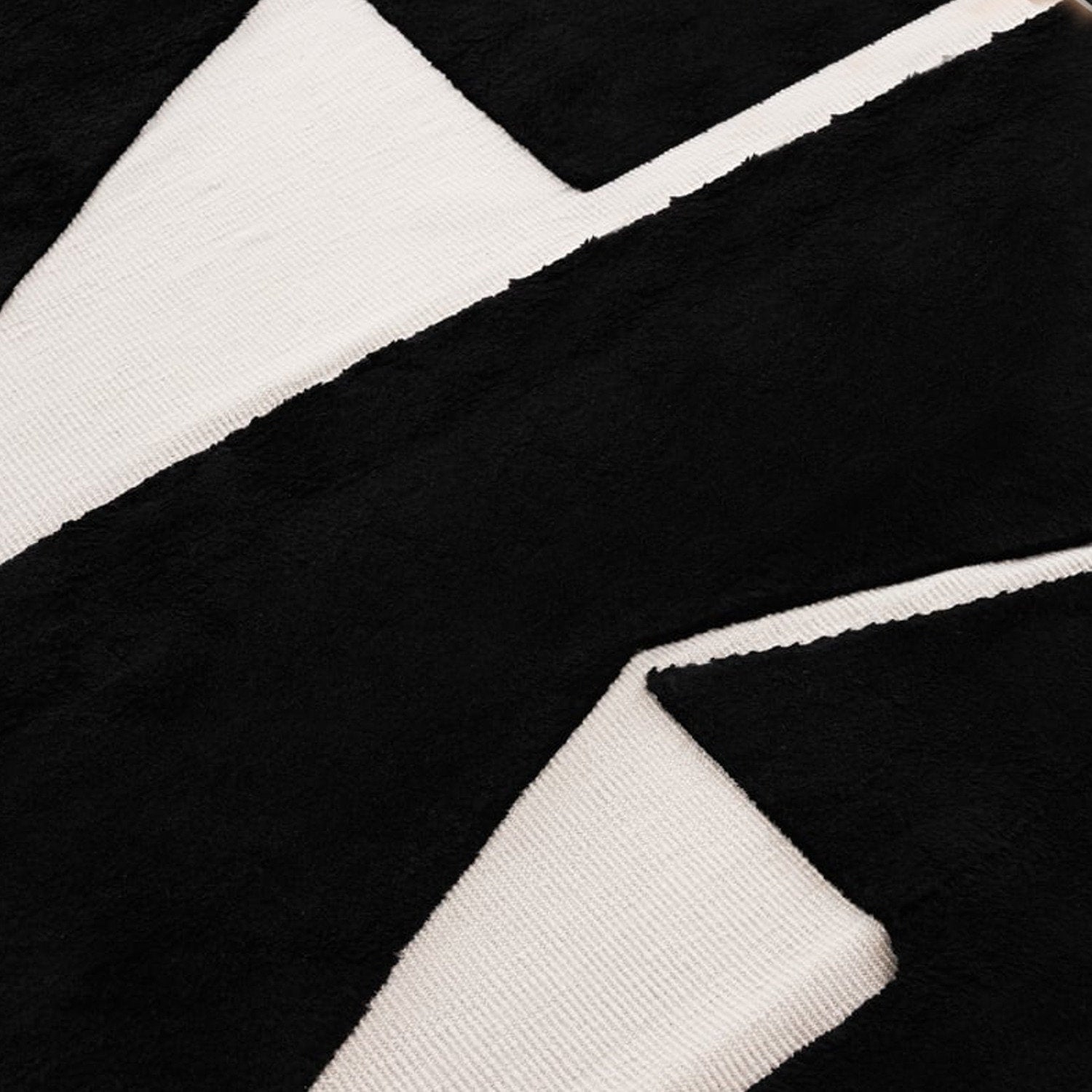 Black and White | Abstract Design - Handcrafted Rug/Carpet | Pure New Zealand Wool | Hand Tufted | High Pile | High Density | Yarn Dyed