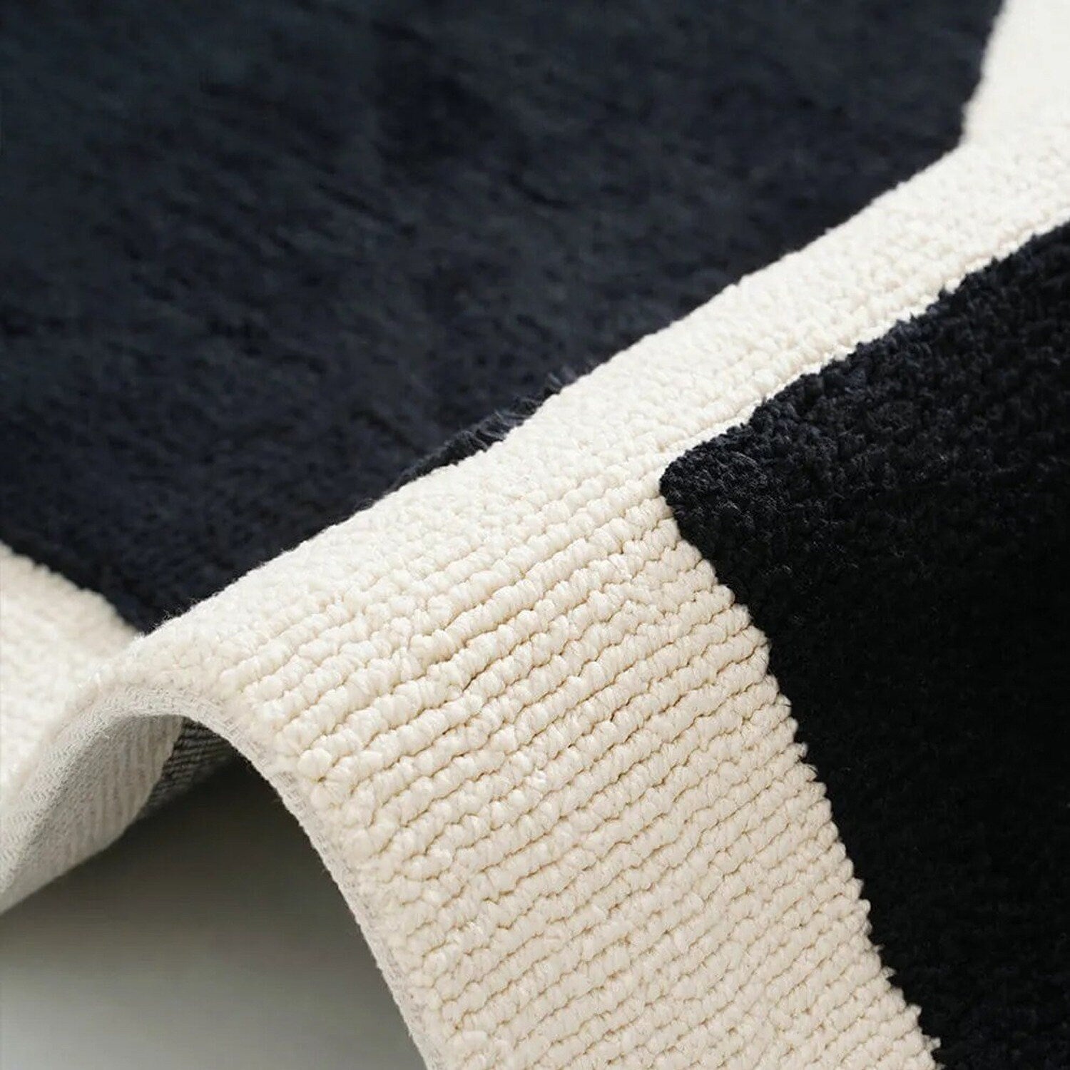 Black and White | Abstract Design - Handcrafted Rug/Carpet | Pure New Zealand Wool | Hand Tufted | High Pile | High Density | Yarn Dyed