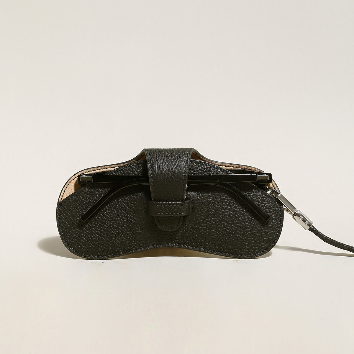 Black Leather Sunglasses Wrist Pouch – Top-Grain Cowhide Eyewear Case with Detachable Strap