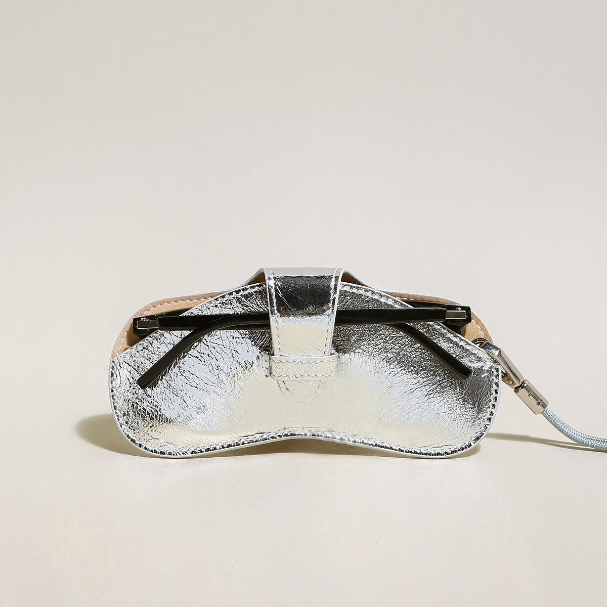 Silver Leather Sunglasses Wrist Pouch – Top-Grain Cowhide Eyewear Case with Detachable Strap