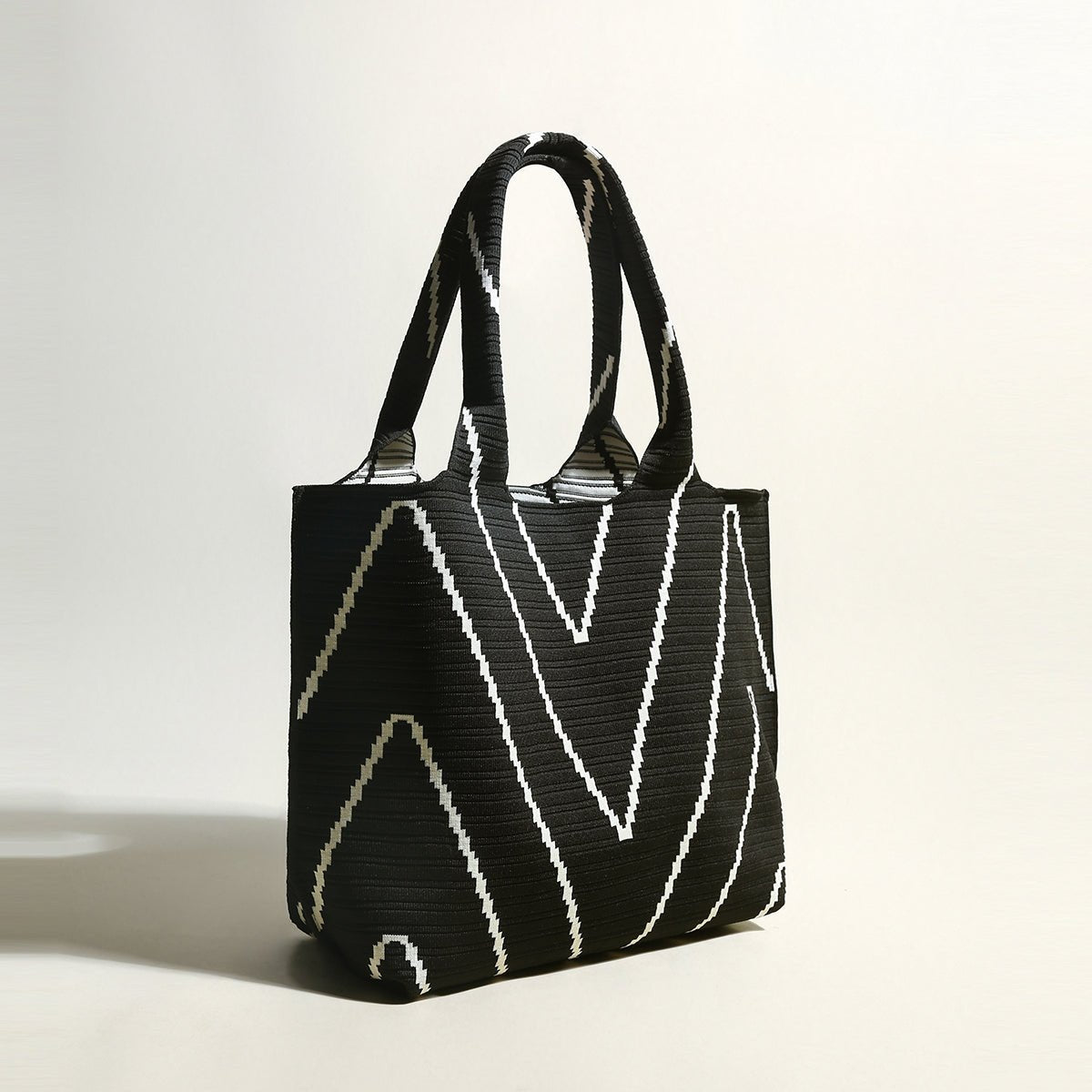 Retro Chevron Canvas Tote Bag – Heavy-Duty Woven Geometric Pattern Shoulder Tote with Interior Zip Pocket