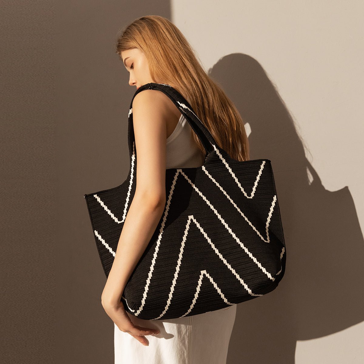 Retro Chevron Canvas Tote Bag – Heavy-Duty Woven Geometric Pattern Shoulder Tote with Interior Zip Pocket