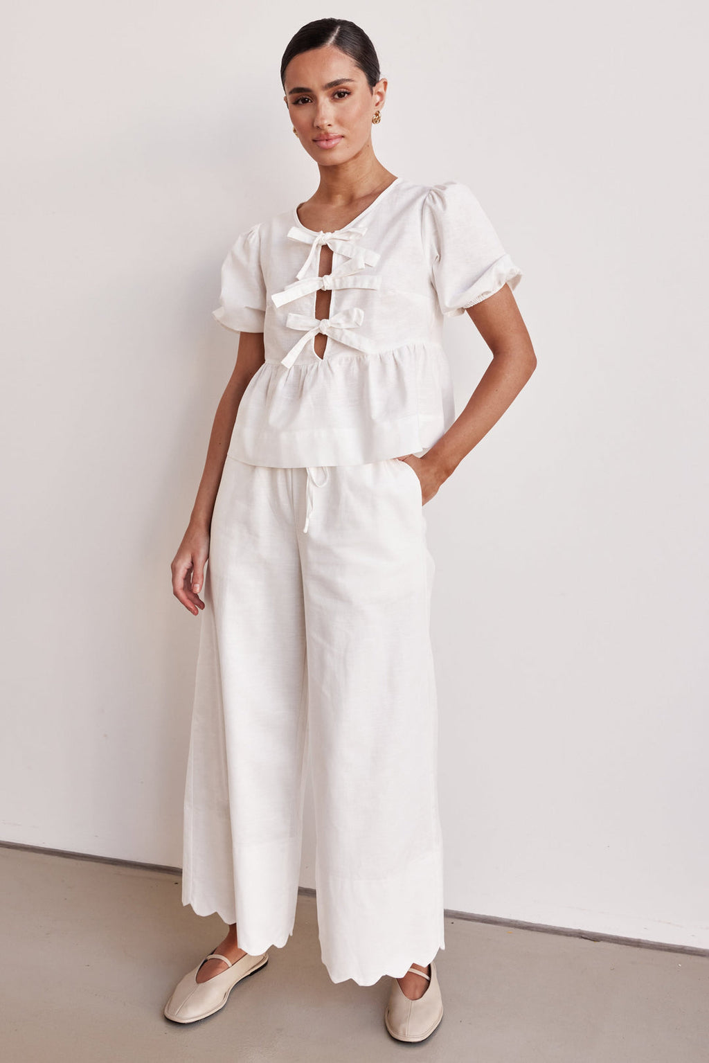 White Linen Bow Tie Front Top – Puff Sleeve Peplum Blouse