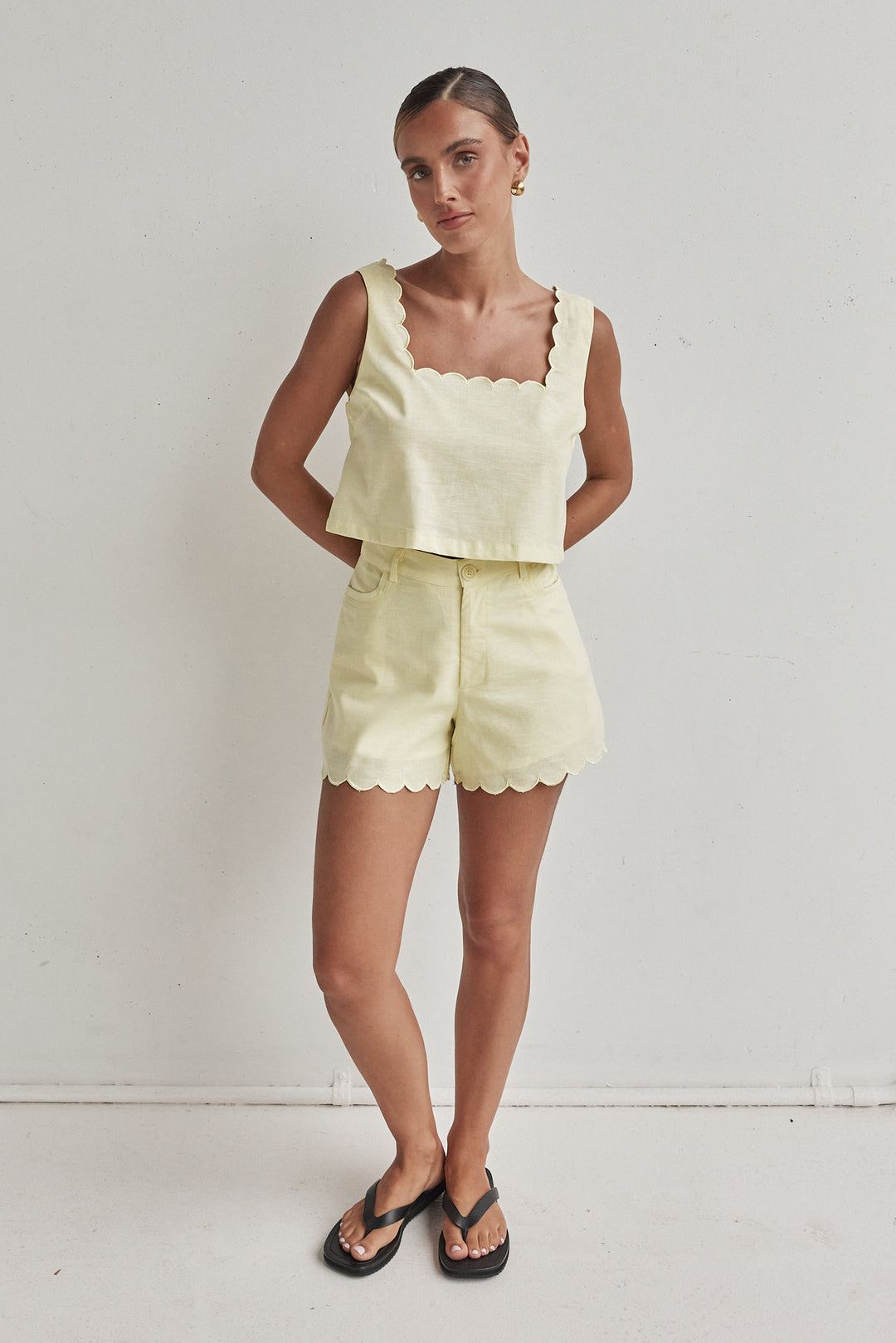 Butter Yellow Linen Shorts – High-Waist with Scalloped Hem