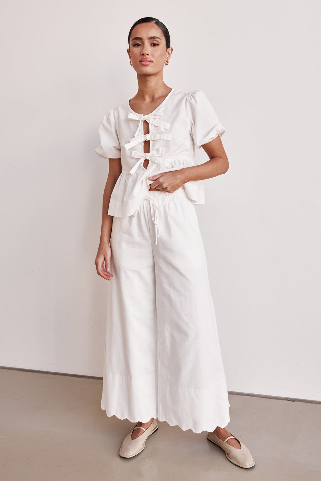 White Linen Bow Tie Front Top – Puff Sleeve Peplum Blouse