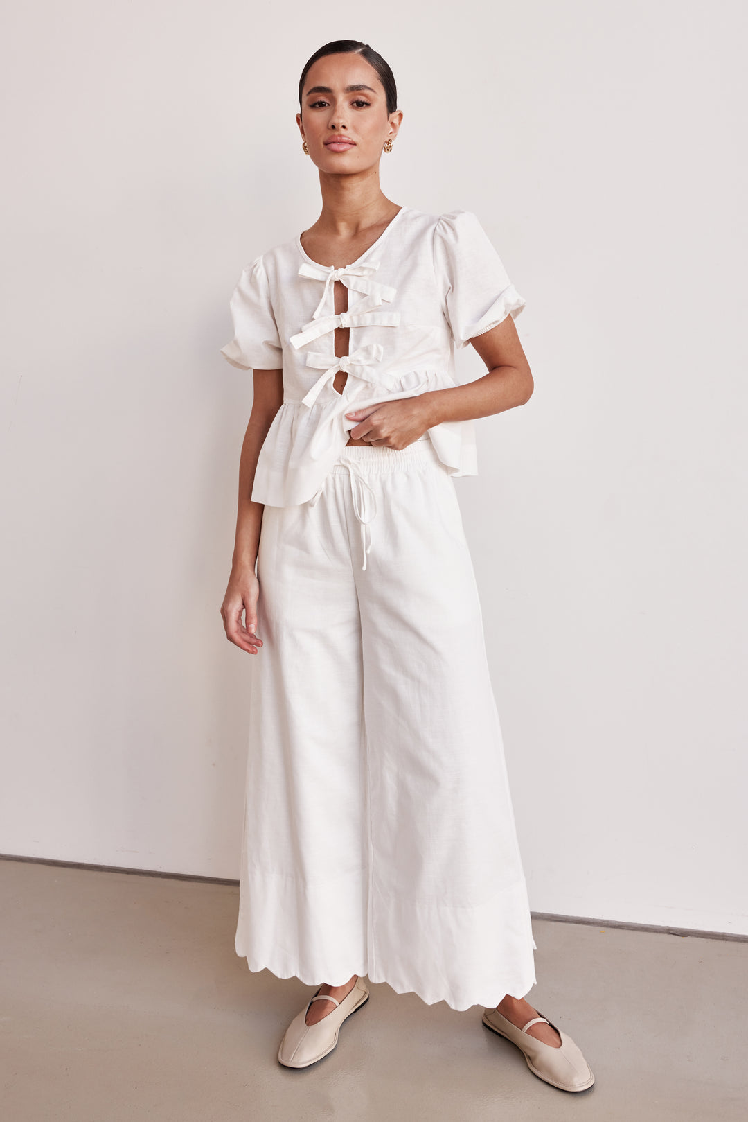 White Linen Bow Tie Front Top – Puff Sleeve Peplum Blouse