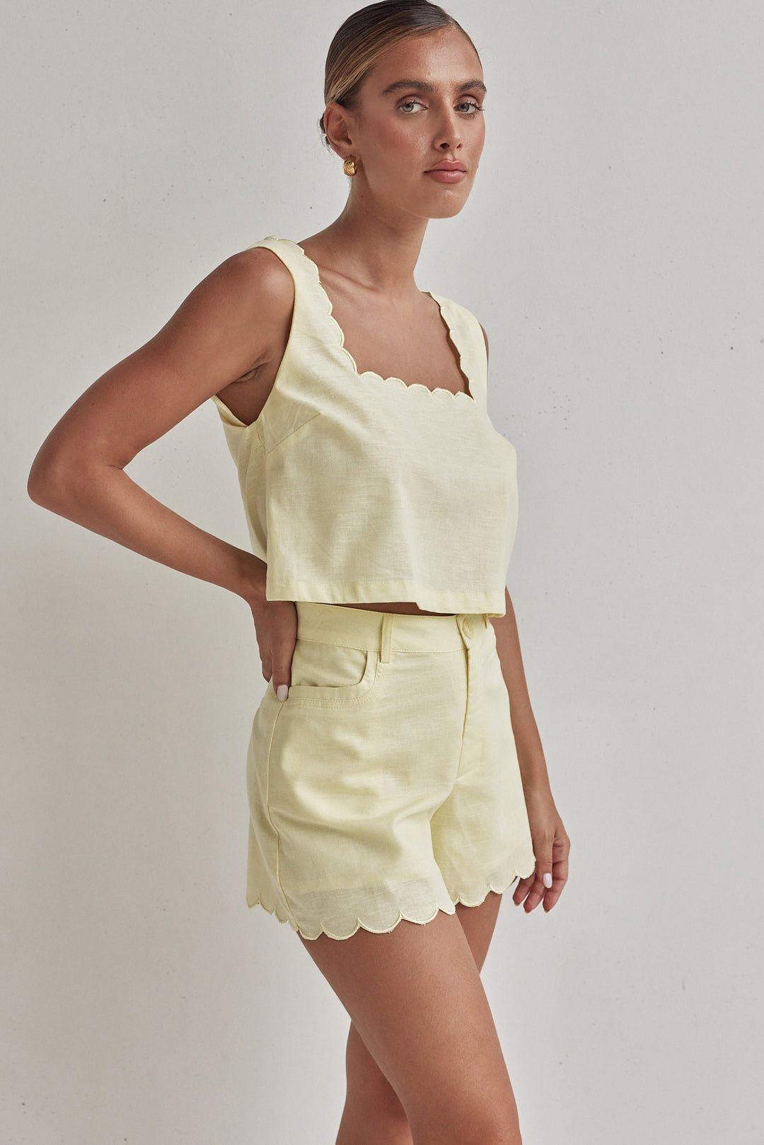 Butter Yellow Linen Shorts – High-Waist with Scalloped Hem