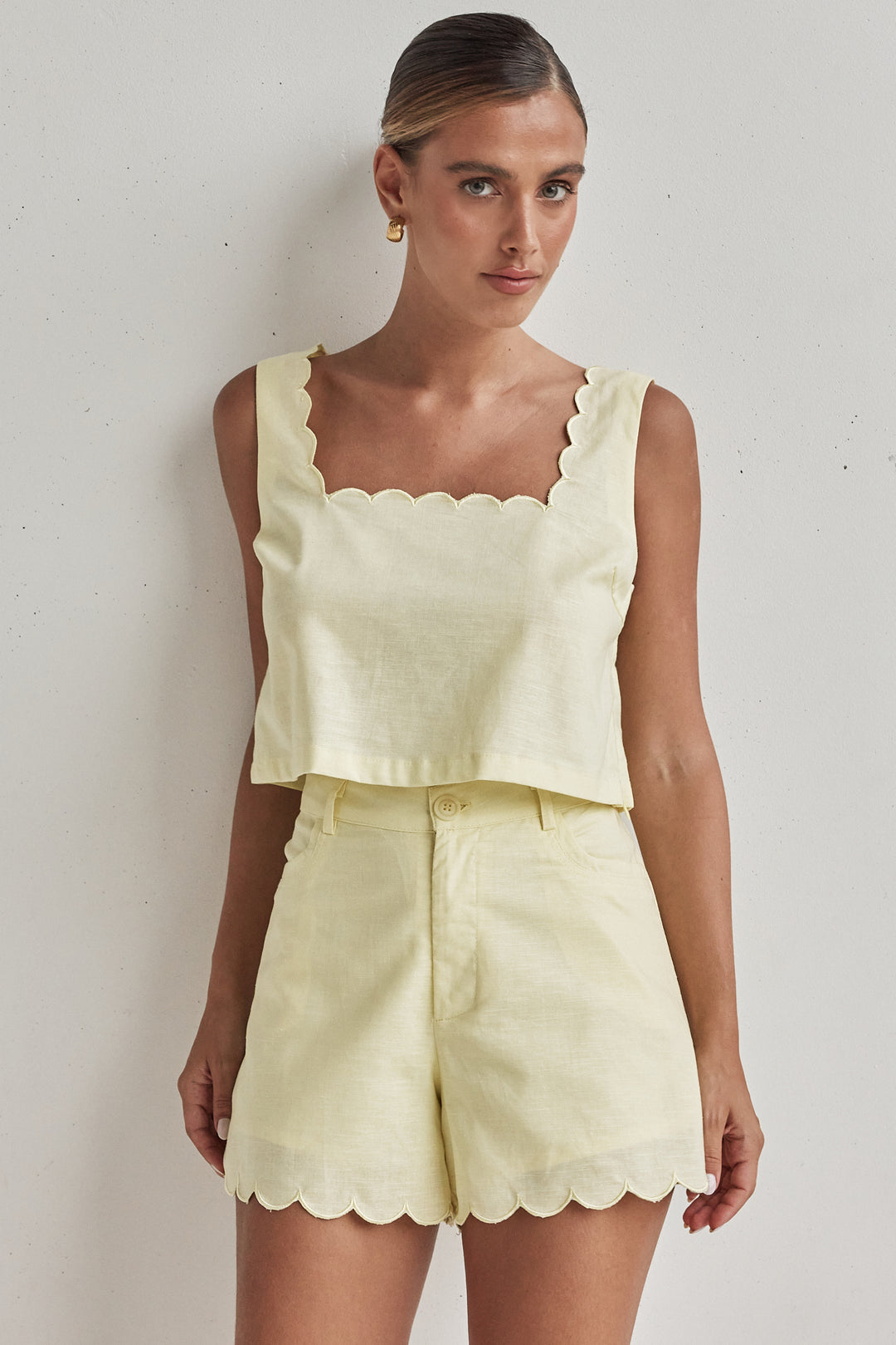 Butter Yellow Linen Shorts – High-Waist with Scalloped Hem