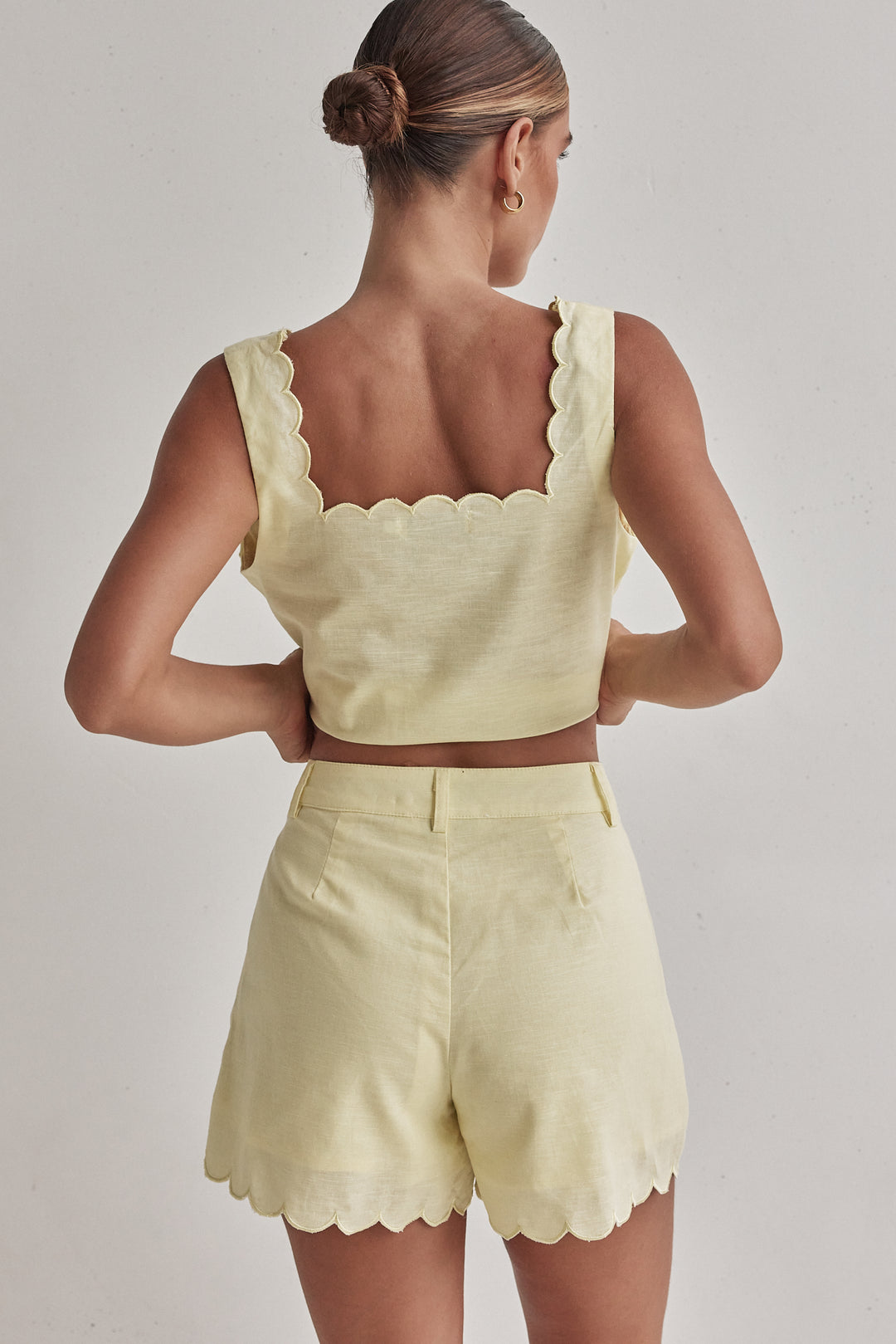 Butter Yellow Linen Shorts – High-Waist with Scalloped Hem