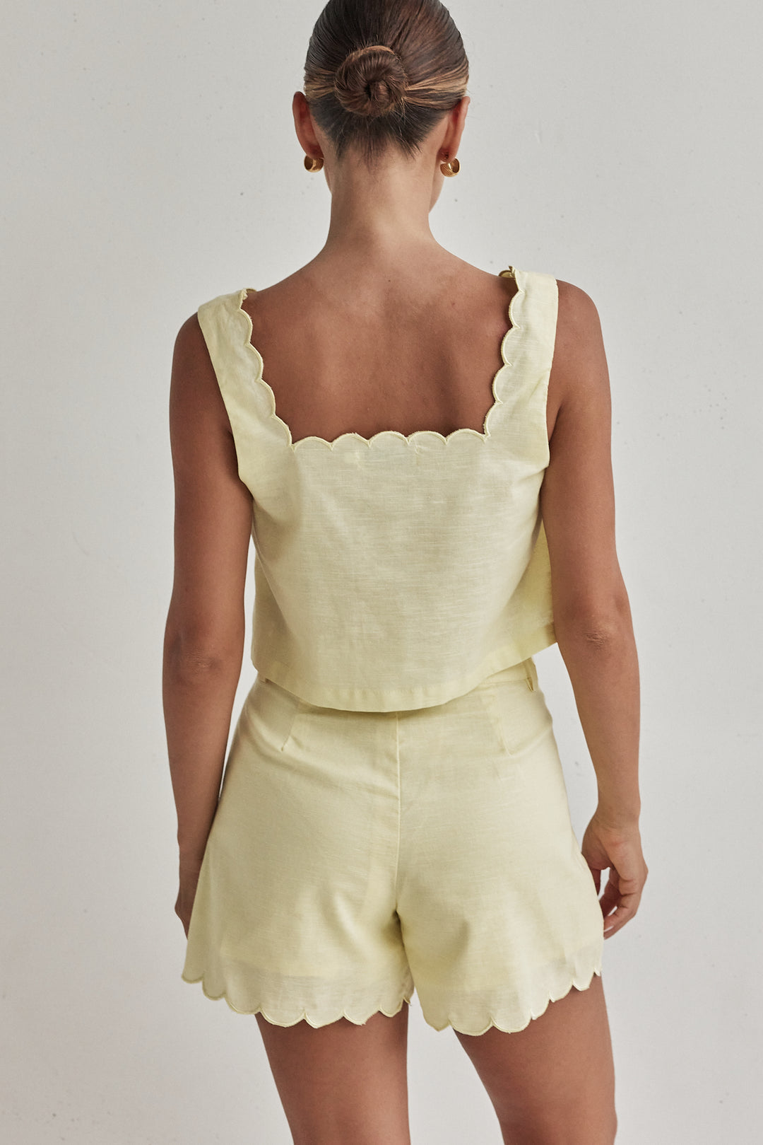 Butter Yellow Linen Shorts – High-Waist with Scalloped Hem
