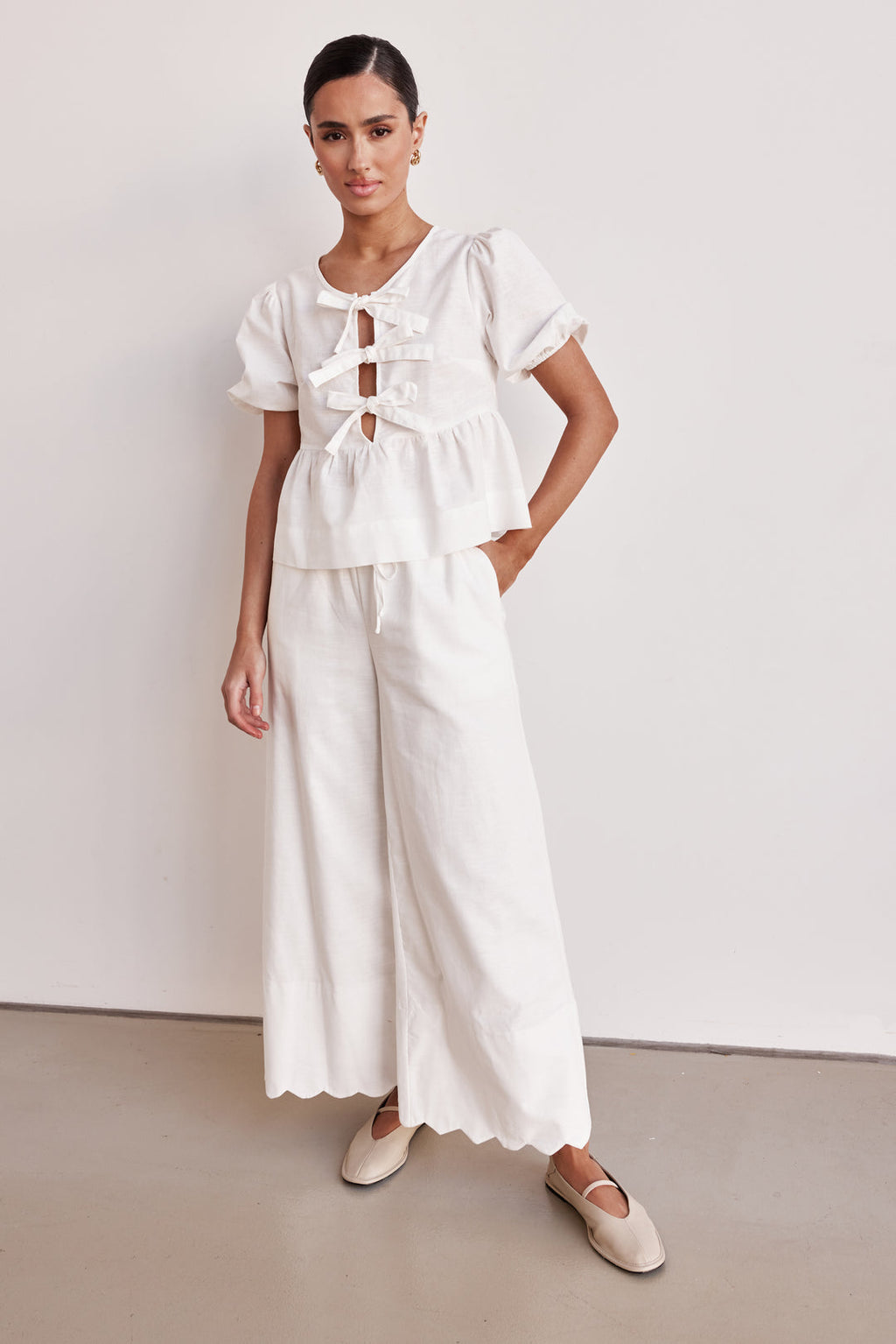 White Linen Bow Tie Front Top – Puff Sleeve Peplum Blouse