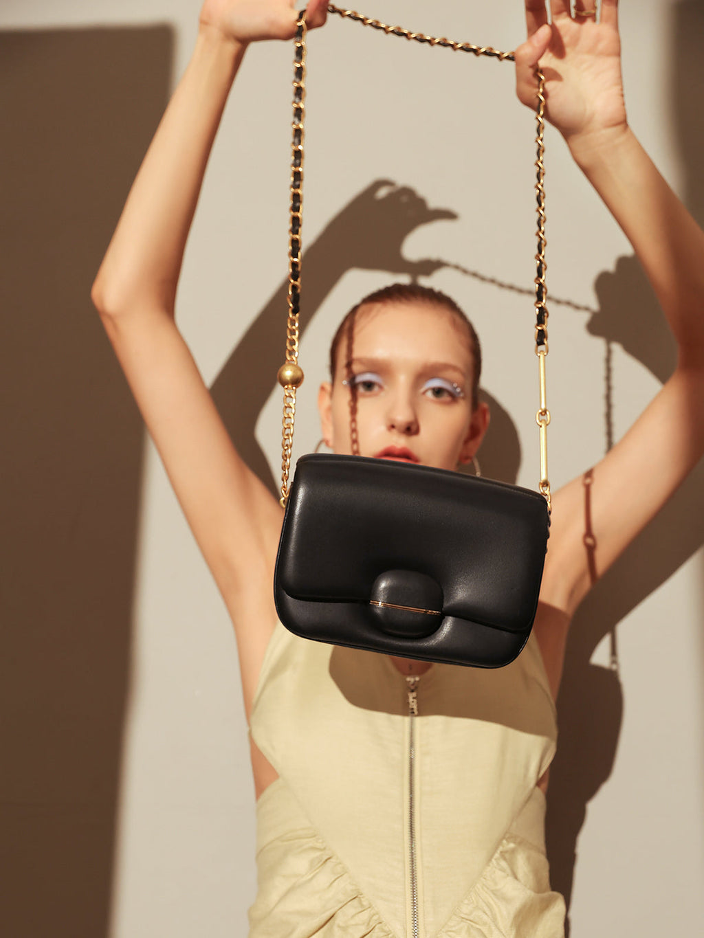 Structured Buckle Leather Shoulder Bag – Sculptural Lambskin Flap Bag with Gold Chain Strap