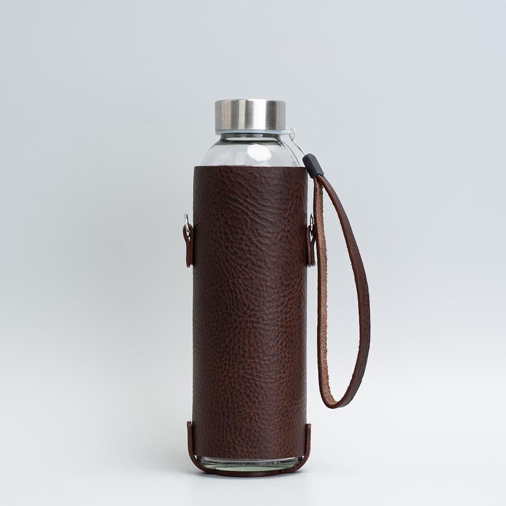 Leather water bottle holder with strap and glass bottle | OUTLET